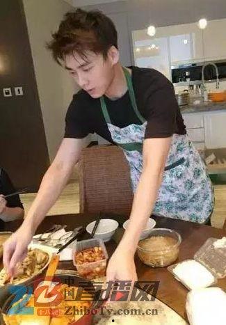 明星给同学做饭小说,明星同学间的温馨烹饪之旅