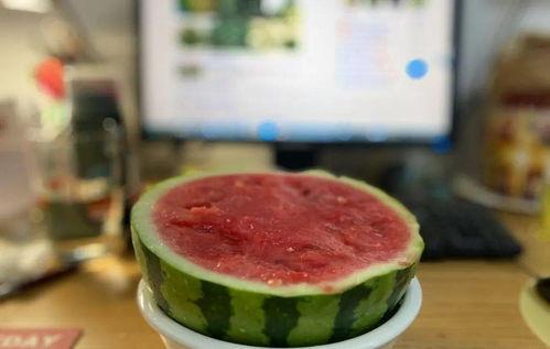 小时候上学吃瓜,那些年我们一起吃瓜的日子