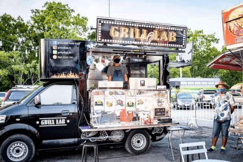 网红打卡车站牌