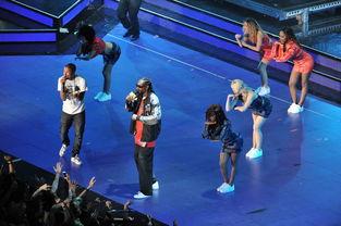 全明星赛唱歌,歌声响彻赛场